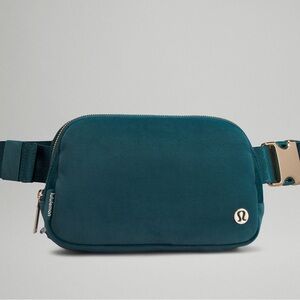 Lululemon Everywhere Belt Bag - Velour
